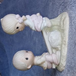 PRECIOUS MOMENTS figurine